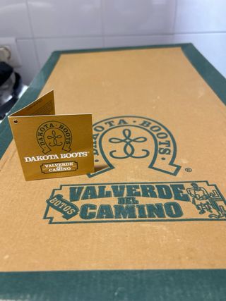 Botas altas piel Dakota Boots negras y marrones