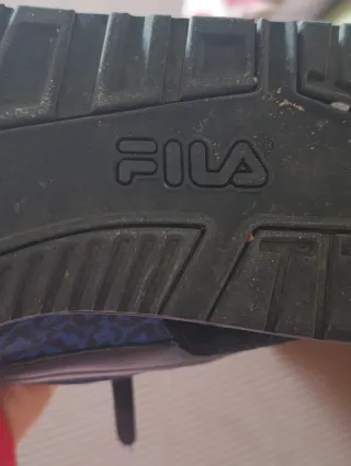 Zapatillas Fila Negras y Azules