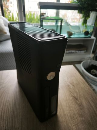 Xbox 360 Slim 500GB + Giochi + Controller