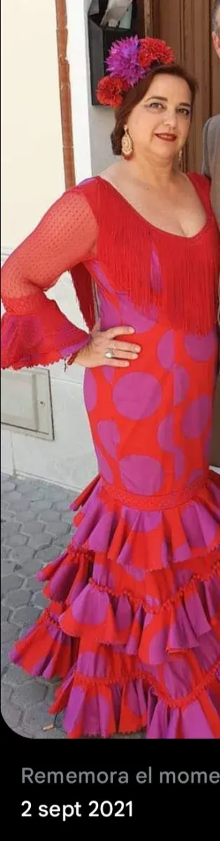 Traje de flamenca rojo y morado