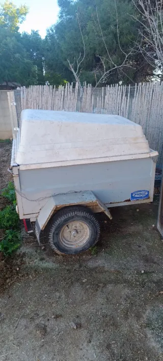 Remolque cerrado con tapa