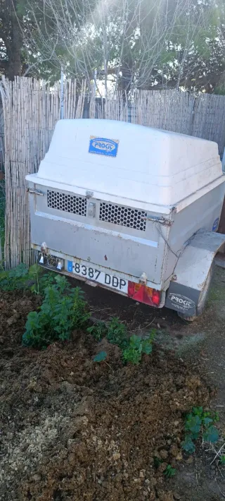 Remolque cerrado con tapa