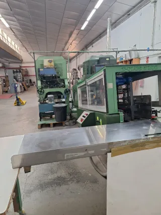 Grupo de montaje y tapadora