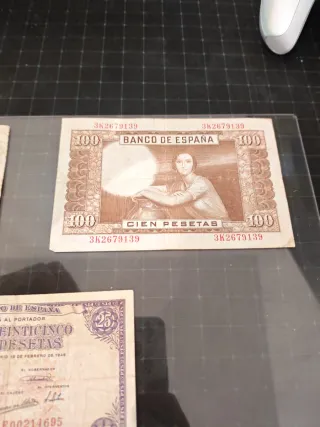 Lote 3 Billetes: 25 y 100 Pesetas