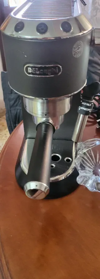 Cafetera DeLonghi dedica