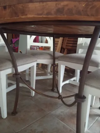 Mesa redonda y 4 sillas comedor Madera mexicana.