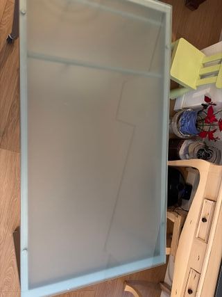 Mesa de escritorio de cristal y metal