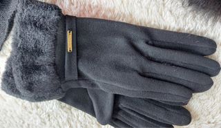 Conjunto gorro, bufanda y guantes negro