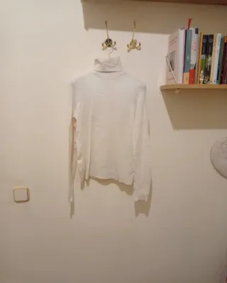 Jersey cuello alto blanco marfil