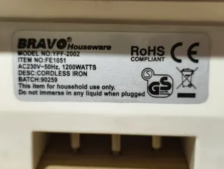 Plancha de ropa inalámbrica Bravo.