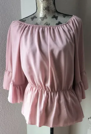 Blusa rosa con volantes