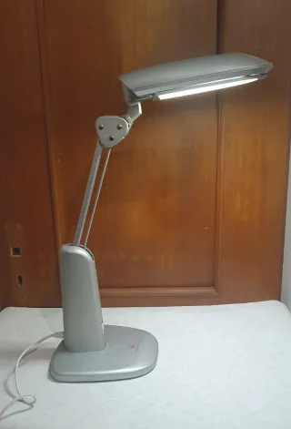 Lampada da tavolo argento