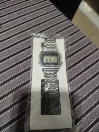 Reloj plateado