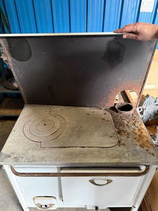 Cocina de leña/carbón antigua