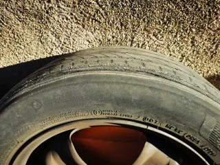 Llantas + neumáticos + tapacubos