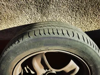 Llantas + neumáticos + tapacubos