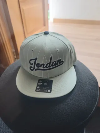 Gorra Jordan Negra y Verde