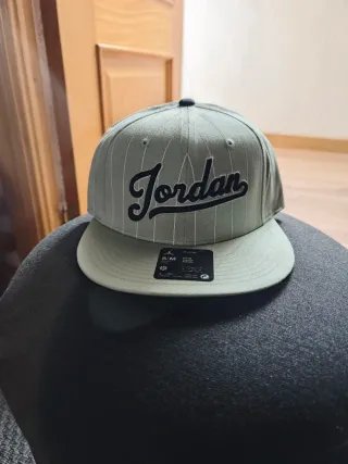Gorra Jordan Negra y Verde
