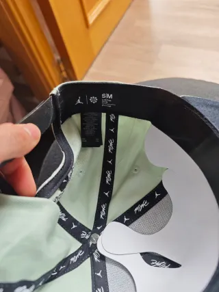 Gorra Jordan Negra y Verde