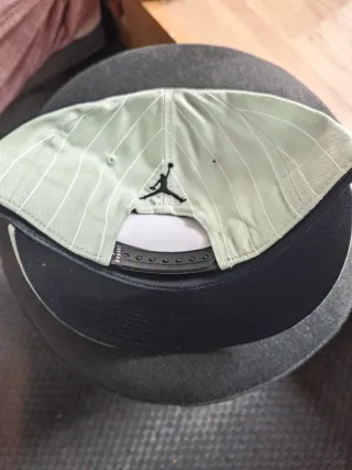 Gorra Jordan Negra y Verde