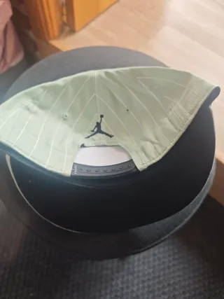 Gorra Jordan Negra y Verde