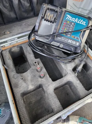 Maletín Makita. Taladro y atornillador de impacto.