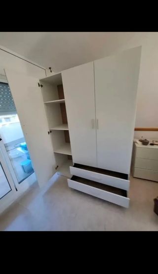 Armario blanco de madera