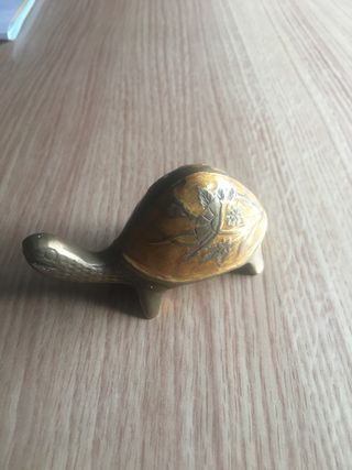 Tortuga de bronce decorativa