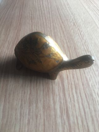 Tortuga de bronce decorativa