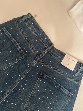 Pantalones vaqueros con pedrería