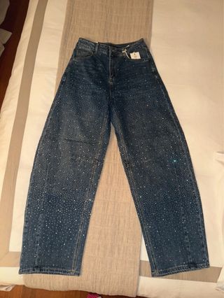 Pantalones vaqueros con pedrería