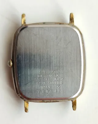 Reloj Seiko Quartz tipo Tank Calibre 5Y09-5000