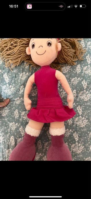 Muñeca peluche vestido rosa y botas