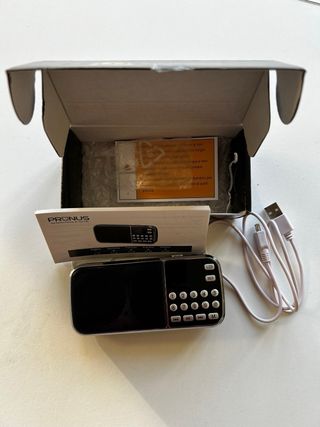 Radio Portátil Pronus J-189 con Batería Recargable