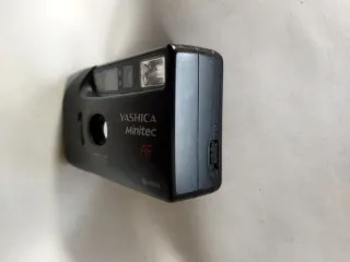 Cámara Yashica Minitec AF Negra
