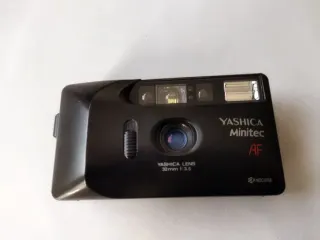 Cámara Yashica Minitec AF Negra