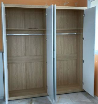 Armario de madera blanco y marrón