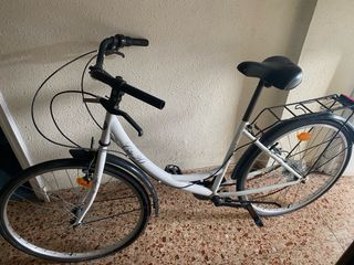 Bicicleta urbana blanca
