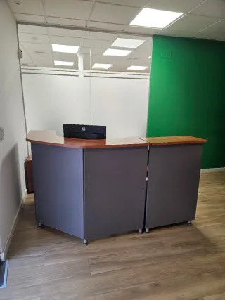 Mesa y cajonera de oficina/recepción