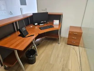 Mesa y cajonera de oficina/recepción