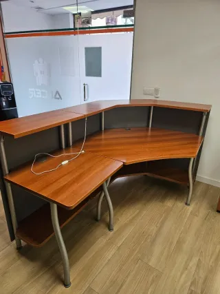Mesa y cajonera de oficina/recepción