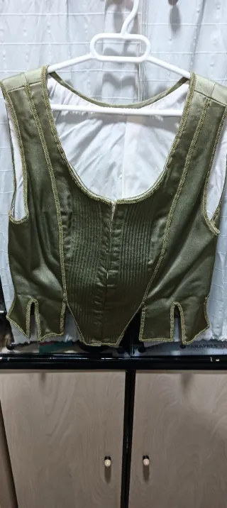 Justillo huertana verde con detalles dorados