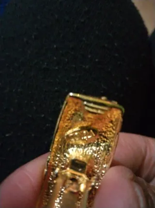 Pendientes antiguos dorados con piedras