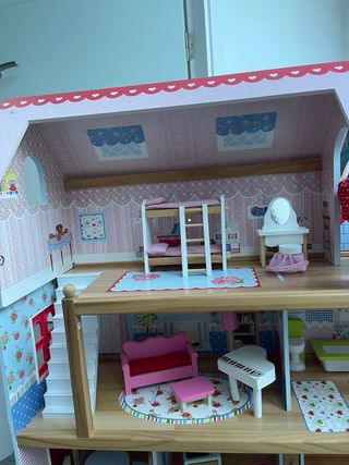Casa de muñecas KidKraft con accesorios
