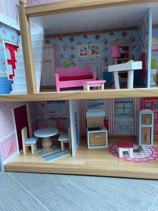 Casa de muñecas KidKraft con accesorios