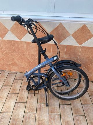 Bicicleta plegable gris btwin