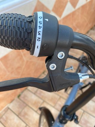 Bicicleta plegable gris btwin