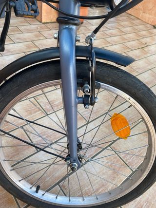 Bicicleta plegable gris btwin