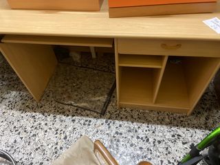 Escritorio madera con cajón y estantes