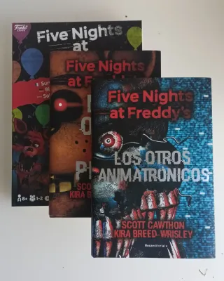 Lote FNAF: Juego mesa y 2 libros